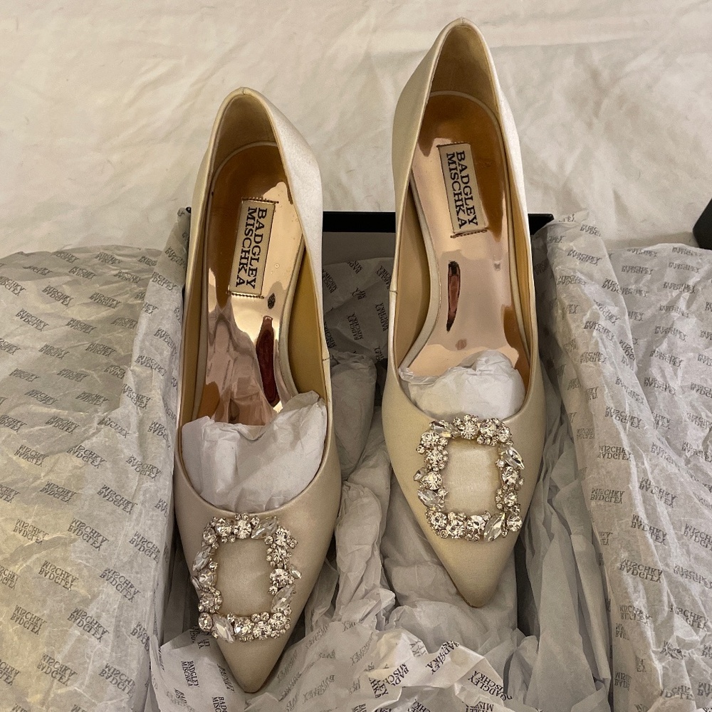 Badgley Mischaka Carrie pump